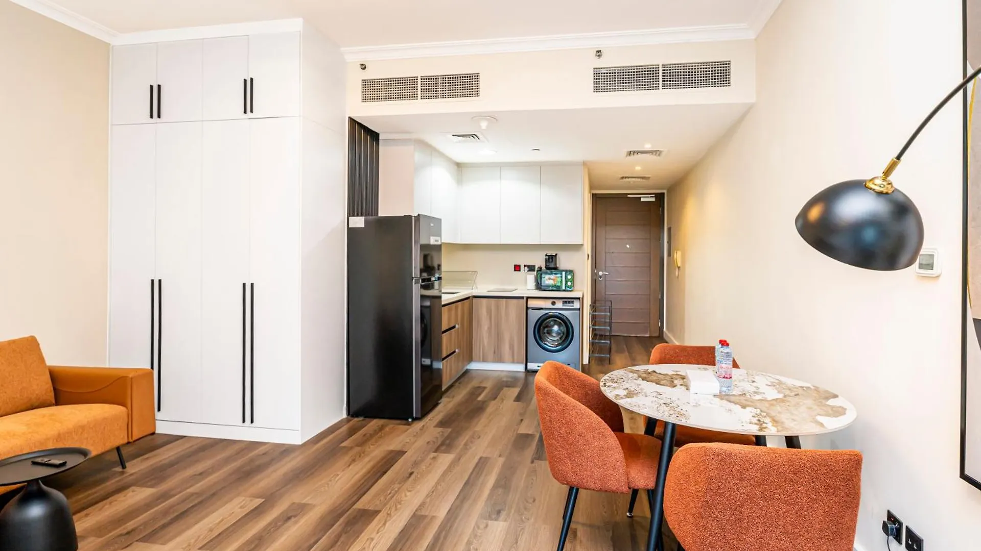 Escape 24 - Chic Studio Apartment In Jumeirah Lake Towers Dubai