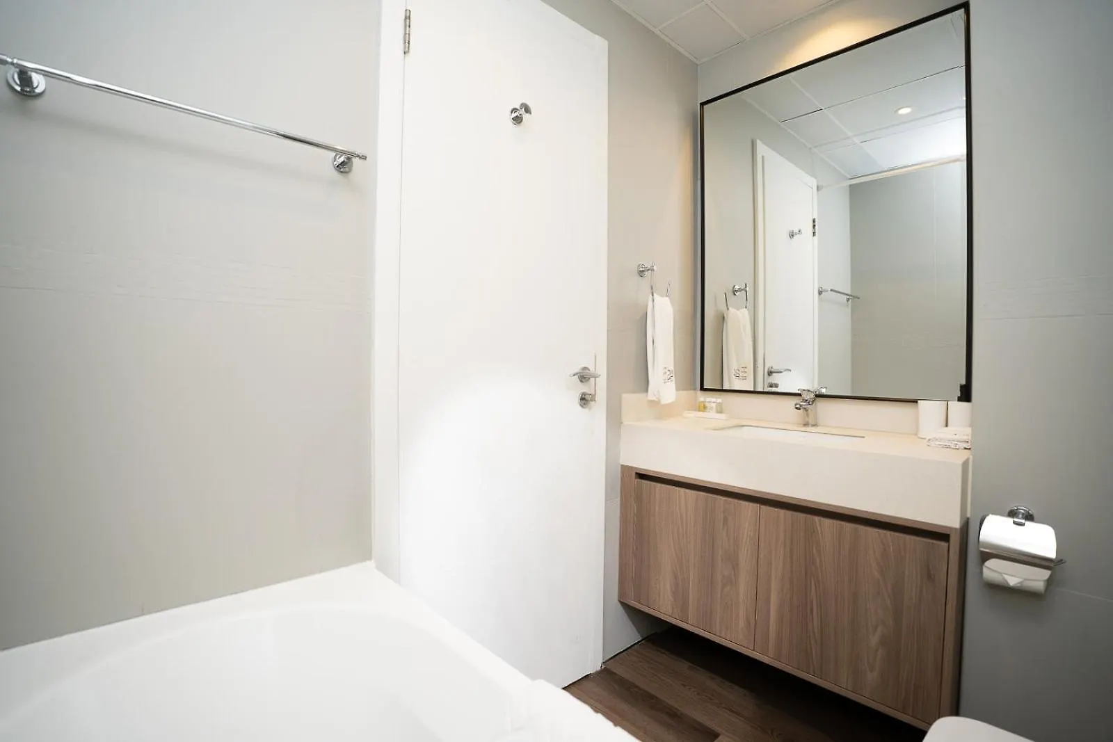 Escape 24 - Chic Studio Apartment In Jumeirah Lake Towers Dubai